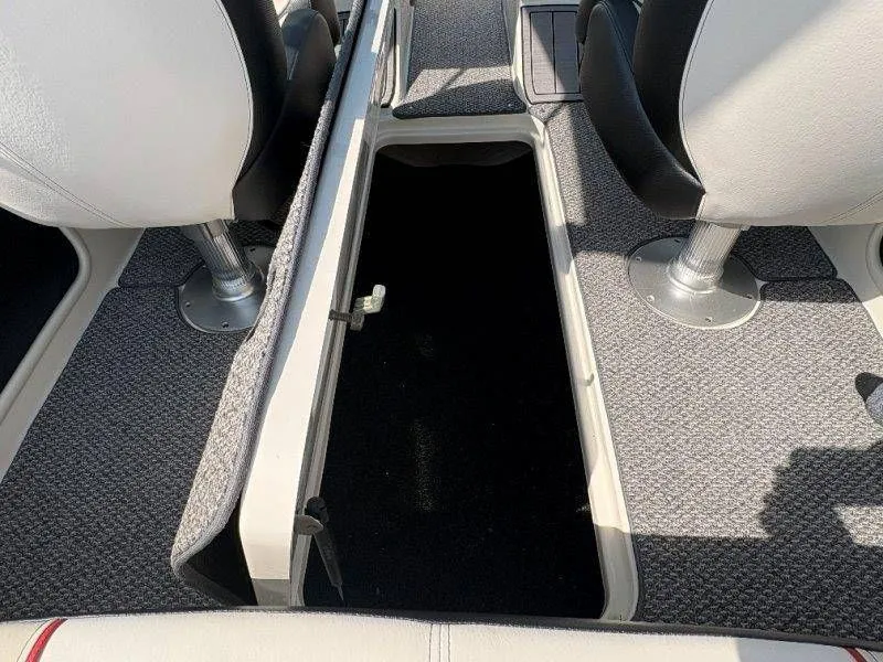 Slide: The Image of Sea Ray 190 Sport 2014 - 30