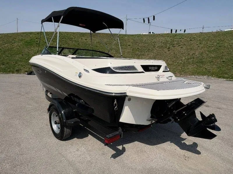 Slide: The Image of Sea Ray 190 Sport 2014 - 32