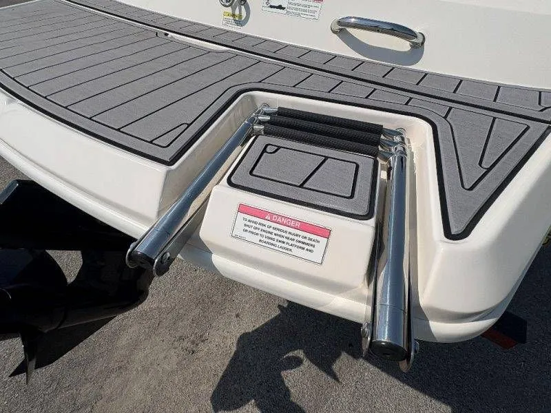 Slide: The Image of Sea Ray 190 Sport 2014 - 35