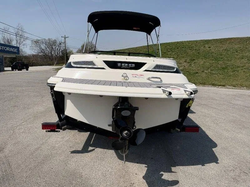 Slide: The Image of Sea Ray 190 Sport 2014 - 37