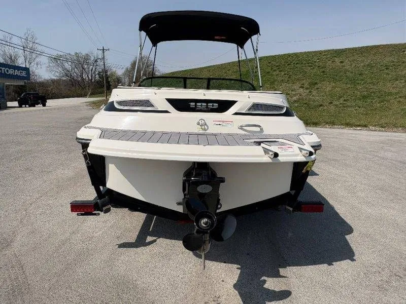 Slide: The Image of Sea Ray 190 Sport 2014 - 38