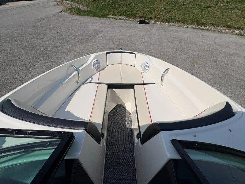 Slide: The Image of Sea Ray 190 Sport 2014 - 41