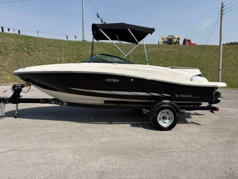 Slide: The Image of Sea Ray 190 Sport 2014 - 44