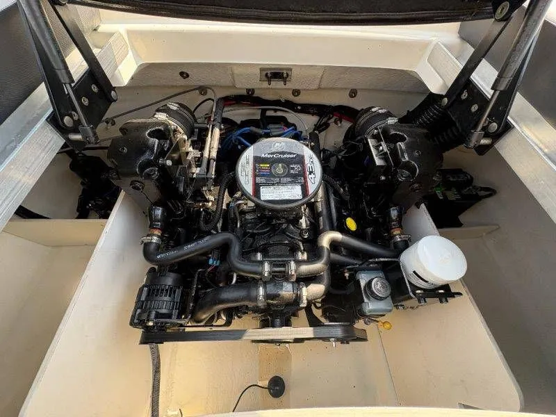 Slide: The Image of Sea Ray 190 Sport 2014 - 47