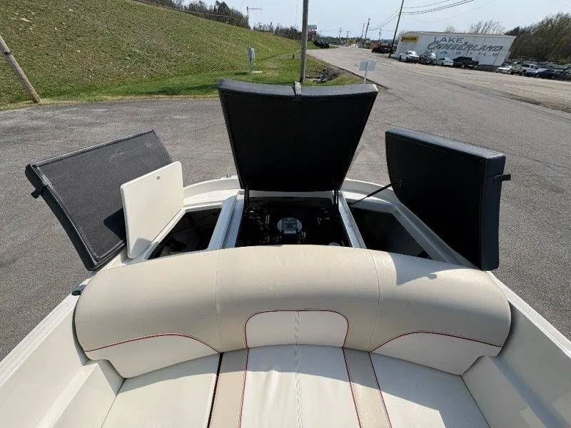 Slide: The Image of Sea Ray 190 Sport 2014 - 49