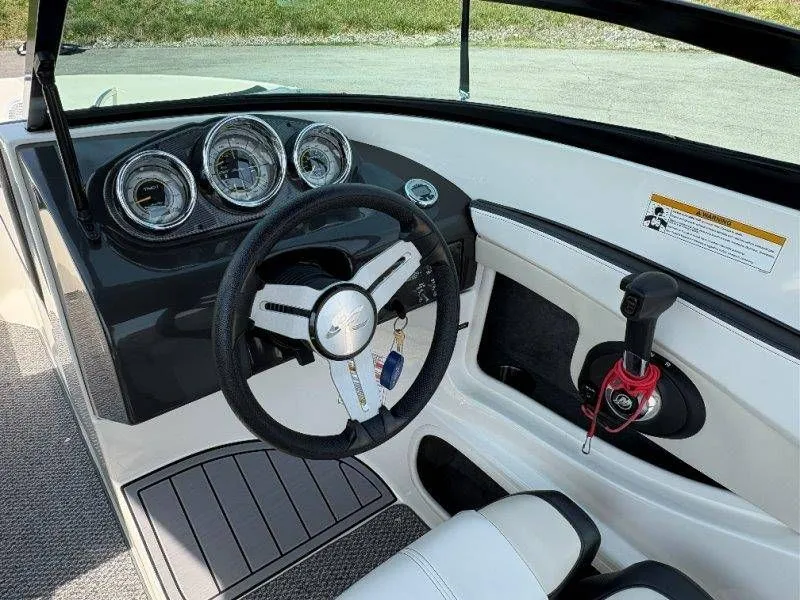 Slide: The Image of Sea Ray 190 Sport 2014 - 51