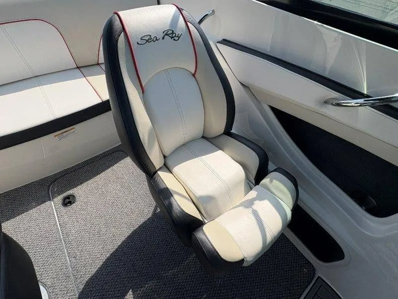 Slide: The Image of Sea Ray 190 Sport 2014 - 53