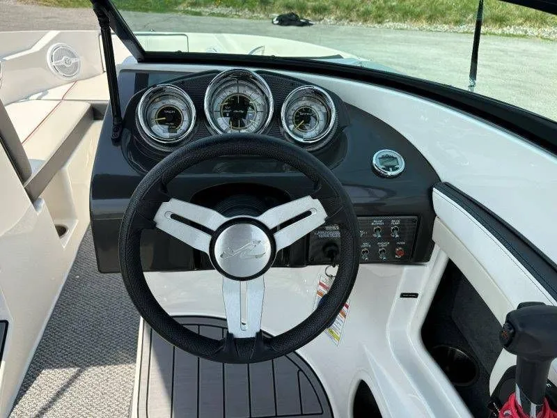 Slide: The Image of Sea Ray 190 Sport 2014 - 62