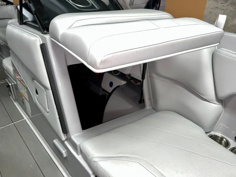Slide: The Image of Interior of a 2021 Supra SE 450 boat with white leather seats. - 19