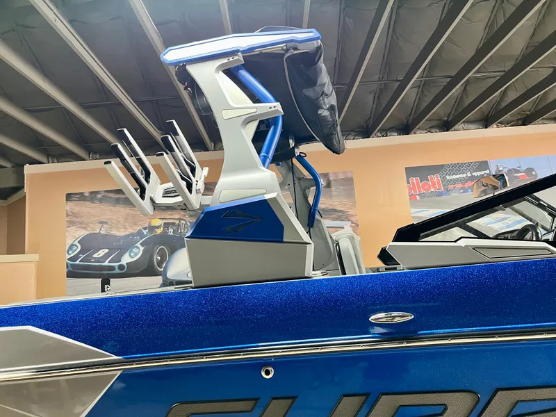 Slide: The Image of 2021 Supra SE 450 boat with sleek design in showroom. - 28