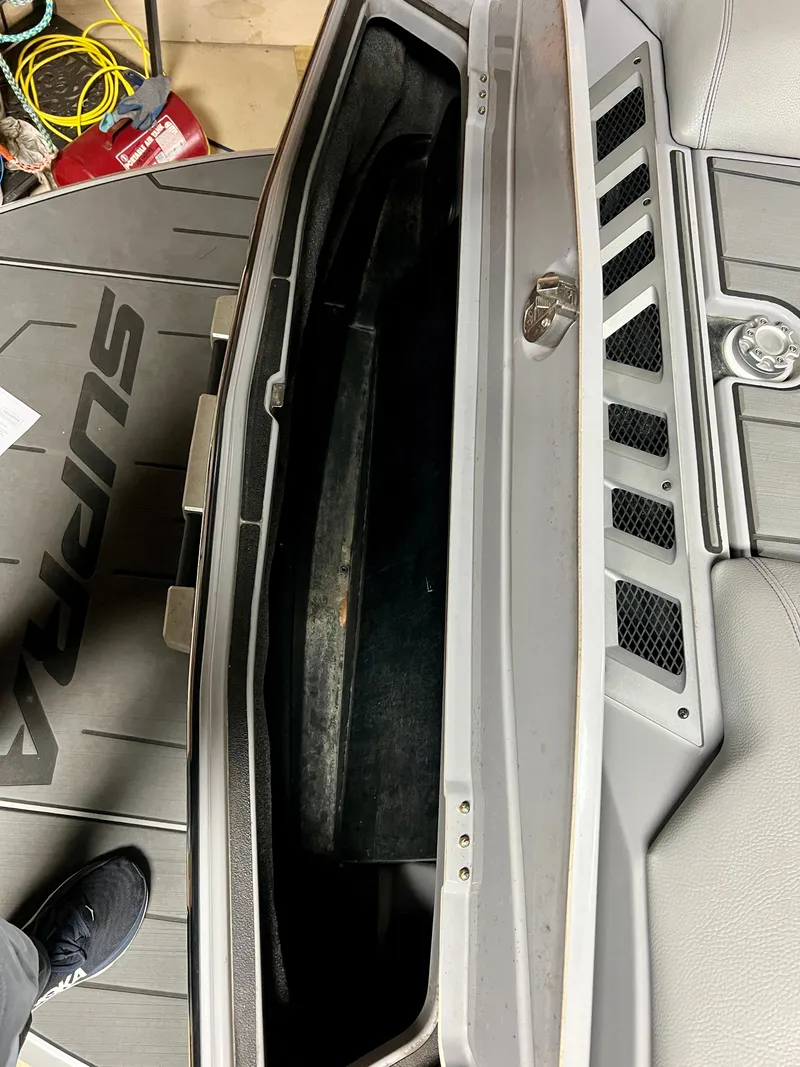 Slide: The Image of Open trunk of a 2021 Supra SE 450 boat. - 32