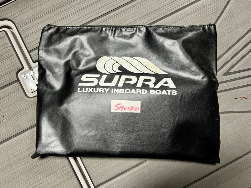 Slide: The Image of Supra SE 450 2021 bag on boat floor. - 37