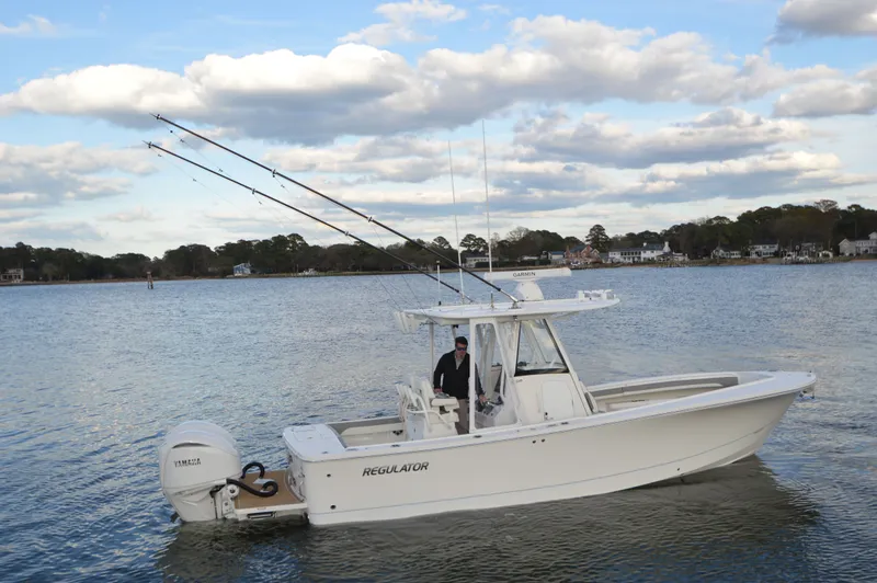 Slide: The Image of Regulator Marine 28 FS w/SeaKeeper Ride 2024 - 10