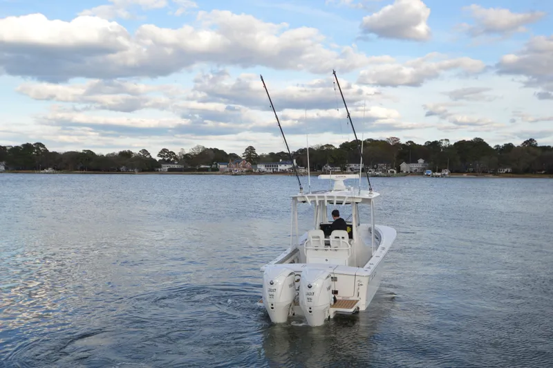 Slide: The Image of Regulator Marine 28 FS w/SeaKeeper Ride 2024 - 12