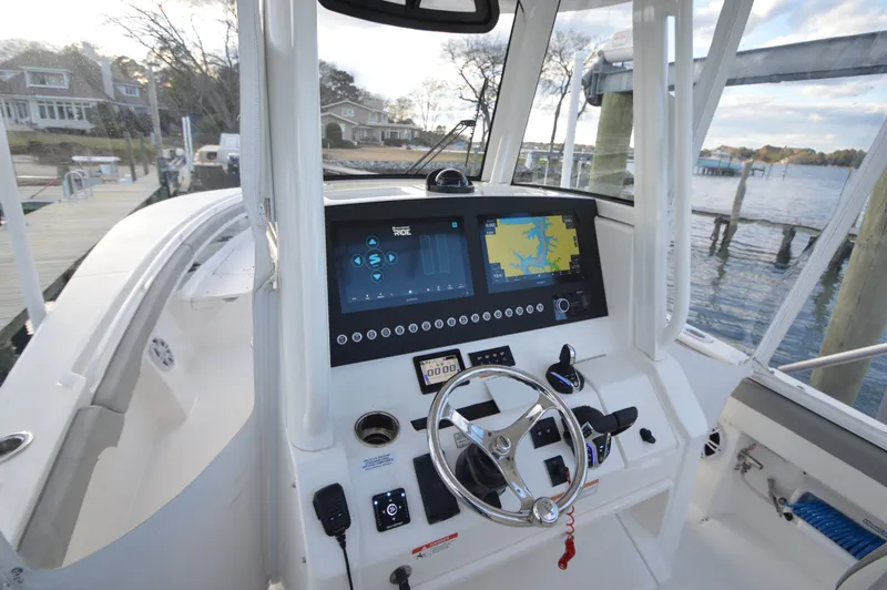 Slide: The Image of Regulator Marine 28 FS w/SeaKeeper Ride 2024 - 15
