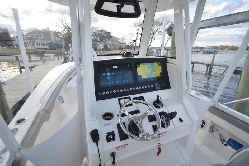 Slide: The Image of Regulator Marine 28 FS w/SeaKeeper Ride 2024 - 16