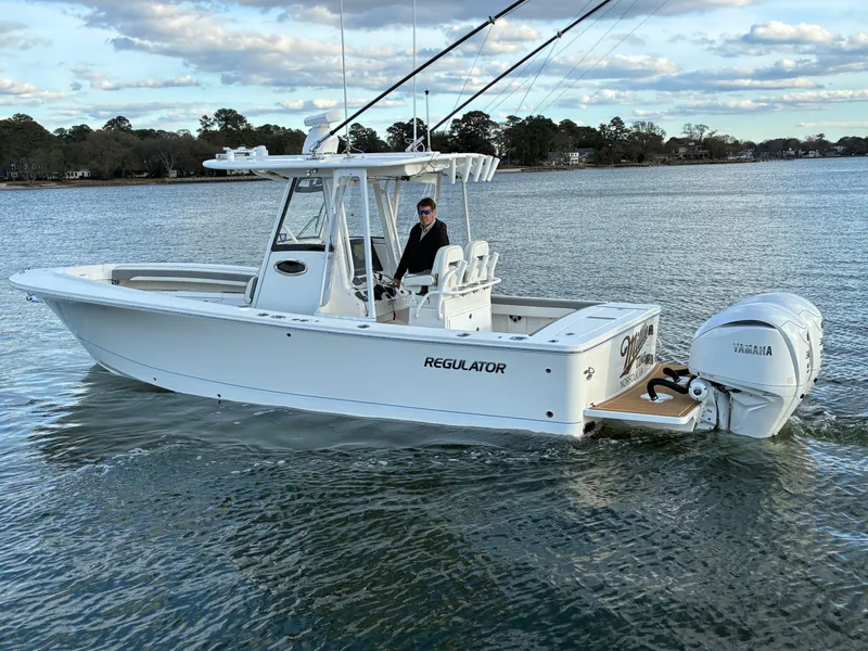Slide: The Image of Regulator Marine 28 FS w/SeaKeeper Ride 2024 - 24