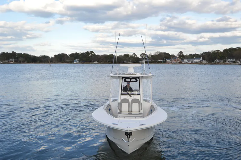 Slide: The Image of Regulator Marine 28 FS w/SeaKeeper Ride 2024 - 4