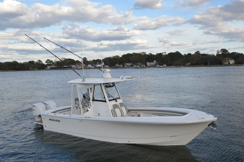 Slide: The Image of Regulator Marine 28 FS w/SeaKeeper Ride 2024 - 7