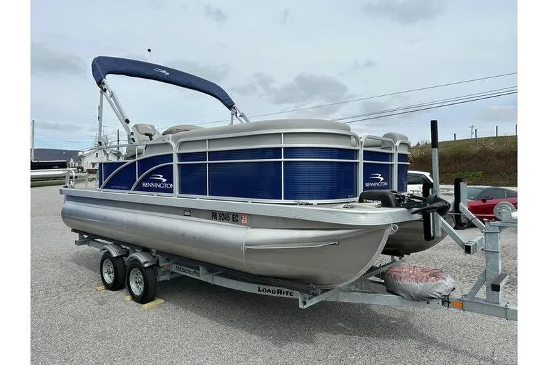 The Image of 2023 Bennington 20 SVL pontoon boat with Yamaha 25Hp on tandem axle trailer. - 1