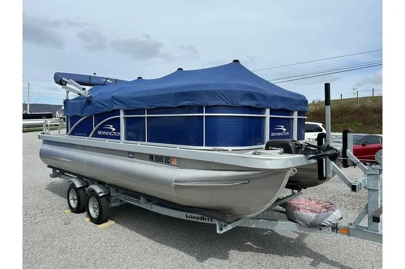 Slide: The Image of 2023 Bennington 20 SVL pontoon boat with Yamaha 25Hp on tandem axle trailer. - 2