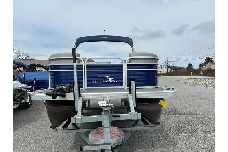 Slide: The Image of 2023 Bennington 20 SVL pontoon boat with Yamaha 25Hp on tandem axle trailer. - 3