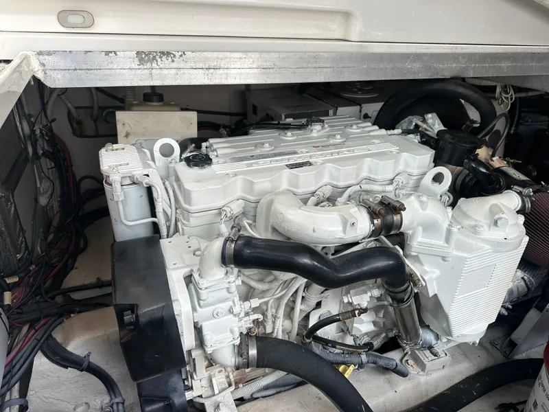 Slide: The Image of Engine compartment of a 2010 Sea Ray 470 Sundancer boat. - 37