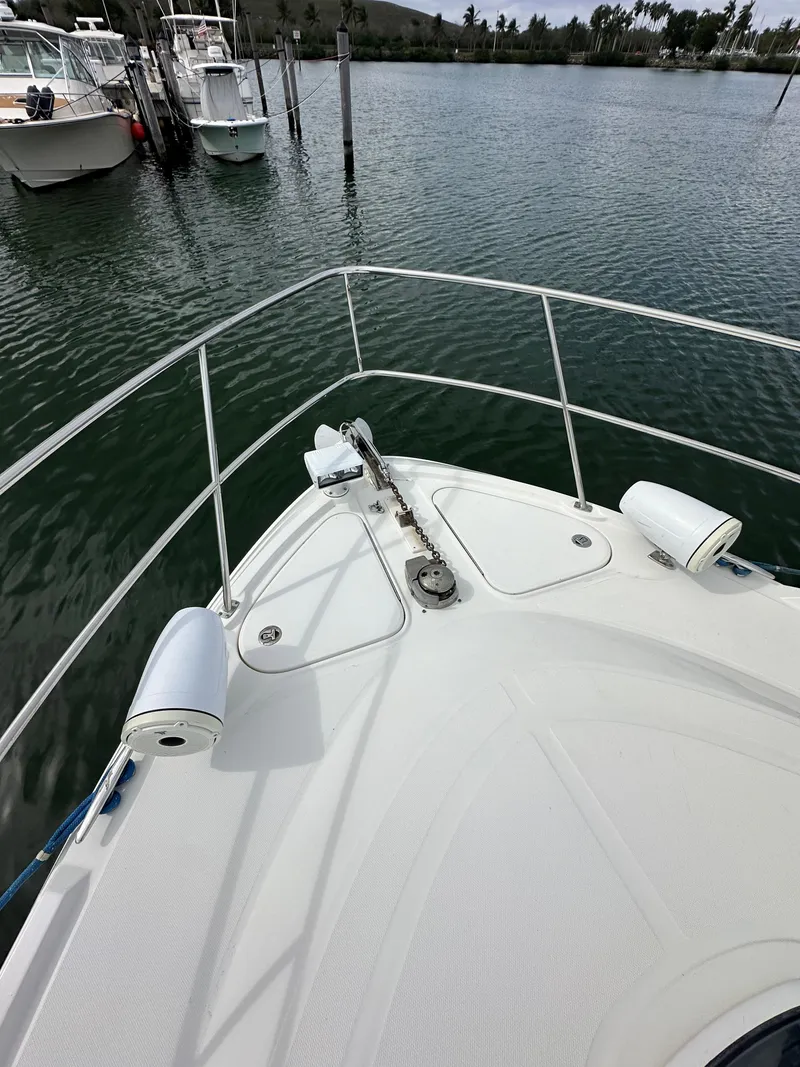 Slide: The Image of 2010 Sea Ray 470 Sundancer yacht bow view at marina. - 38