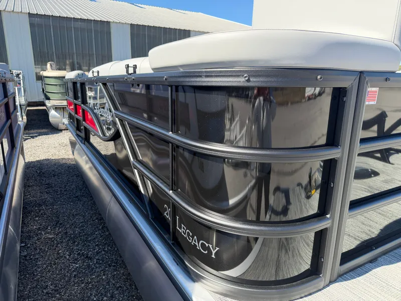 The Image of Bentley Pontoons Legacy 200 Cruise 2026 - 1