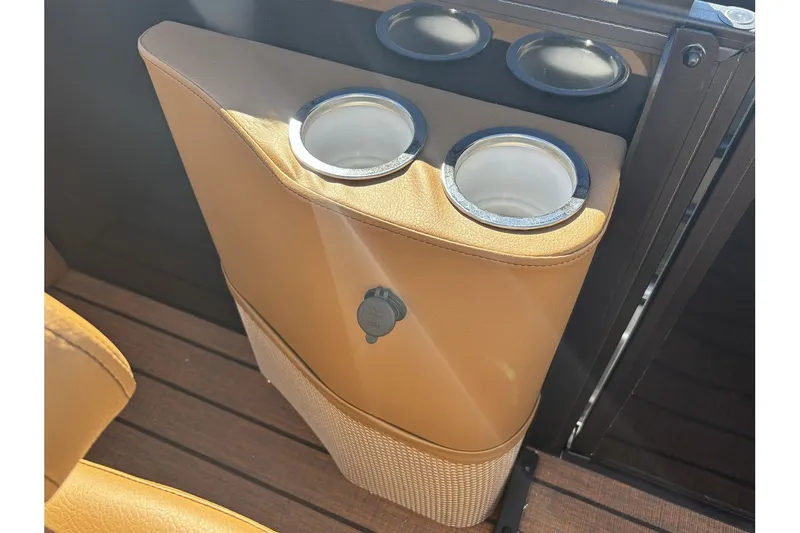 Slide: The Image of Bentley Pontoons Elite 253 Admiral 2026 - 10