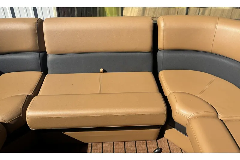Slide: The Image of Bentley Pontoons Elite 253 Admiral 2026 - 14