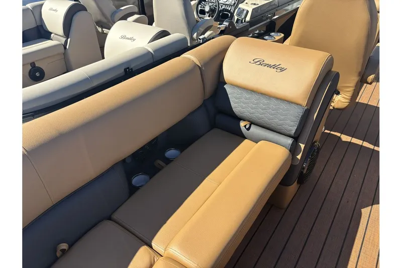Slide: The Image of Bentley Pontoons Elite 253 Admiral 2026 - 18