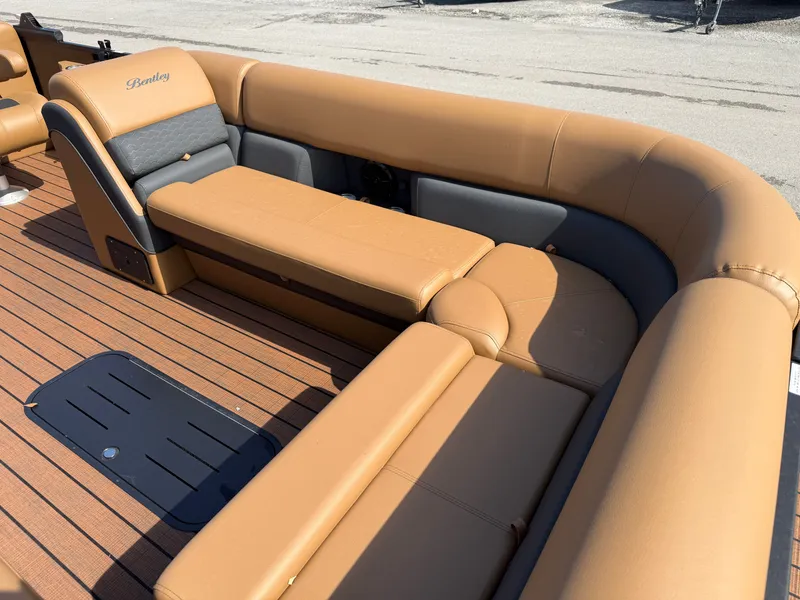 Slide: The Image of Bentley Pontoons Elite 253 Admiral 2026 - 20