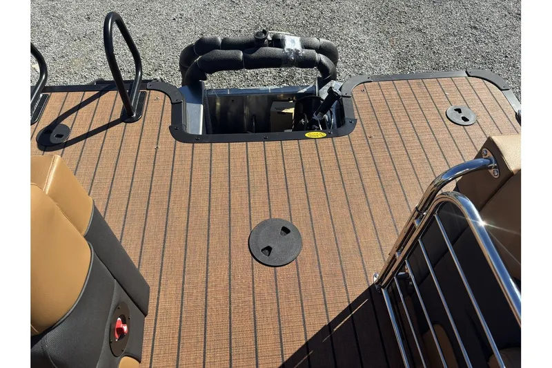 Slide: The Image of Bentley Pontoons Elite 253 Admiral 2026 - 22