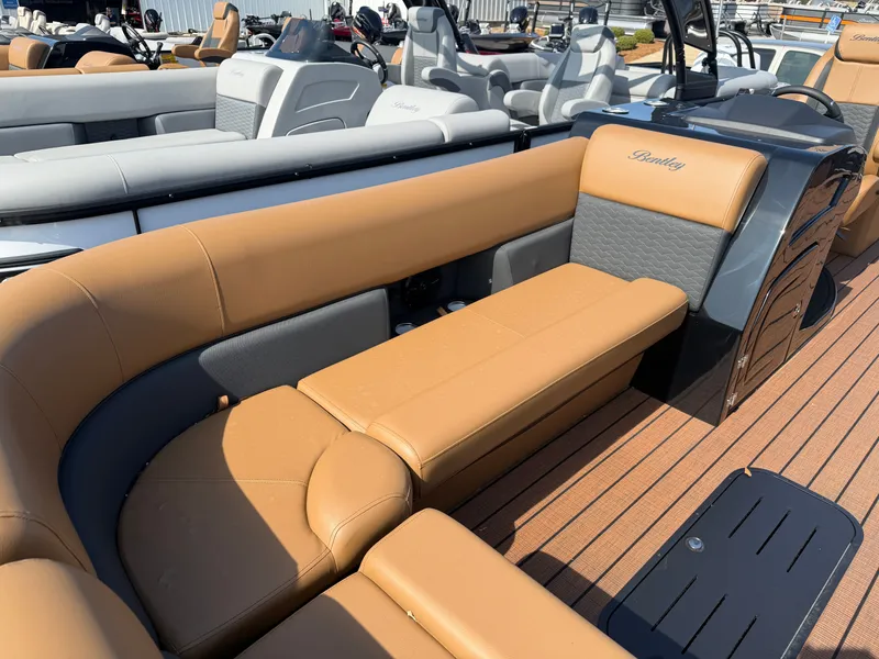 Slide: The Image of Bentley Pontoons Elite 253 Admiral 2026 - 24