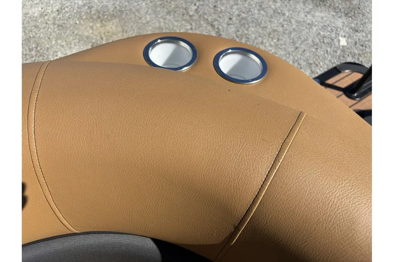 Slide: The Image of Bentley Pontoons Elite 253 Admiral 2026 - 25