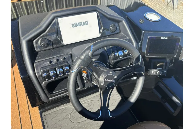 Slide: The Image of Bentley Pontoons Elite 253 Admiral 2026 - 6