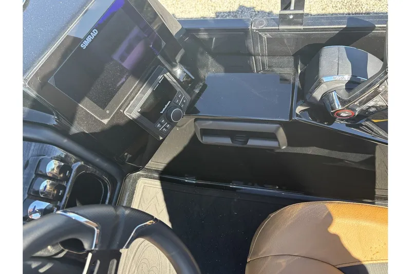 Slide: The Image of Bentley Pontoons Elite 253 Admiral 2026 - 7