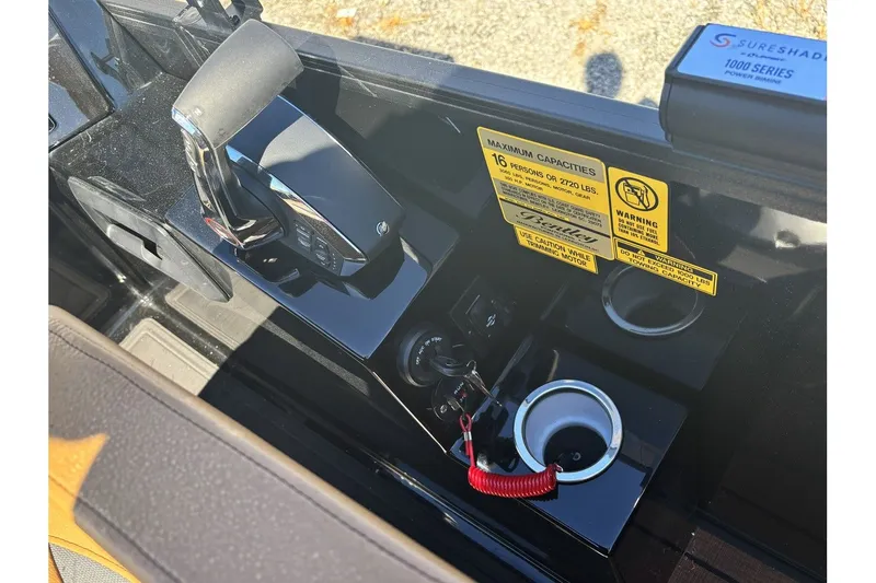 Slide: The Image of Bentley Pontoons Elite 253 Admiral 2026 - 8