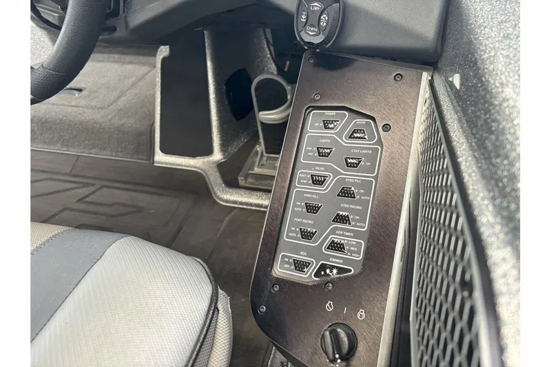 Slide: The Image of Skeeter FXR20 Select 2023 - 16