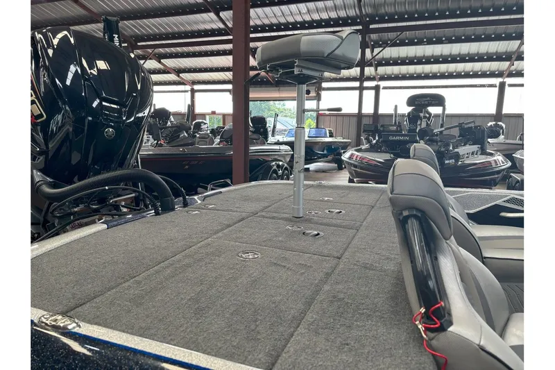 Slide: The Image of Skeeter FXR20 Select 2023 - 18