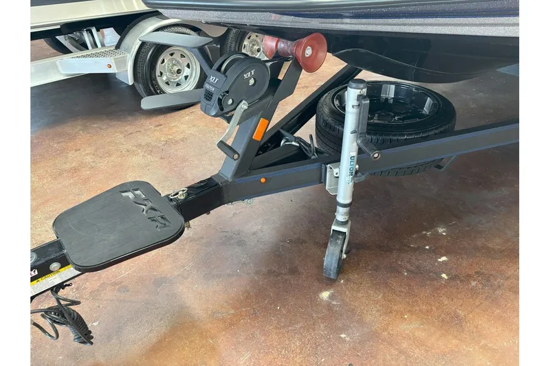 Slide: The Image of Skeeter FXR20 Select 2023 - 23