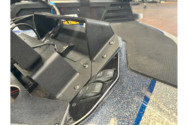 Slide: The Image of Skeeter FXR20 Select 2023 - 8