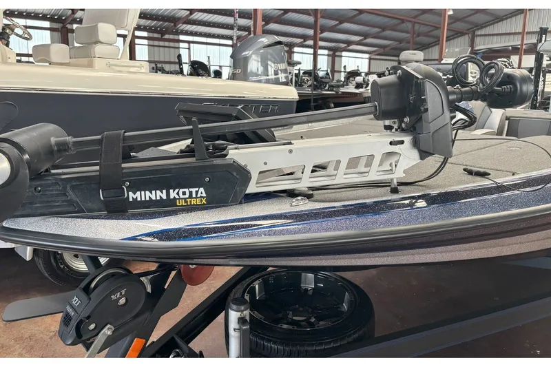 Slide: The Image of Skeeter FXR20 Select 2023 - 9