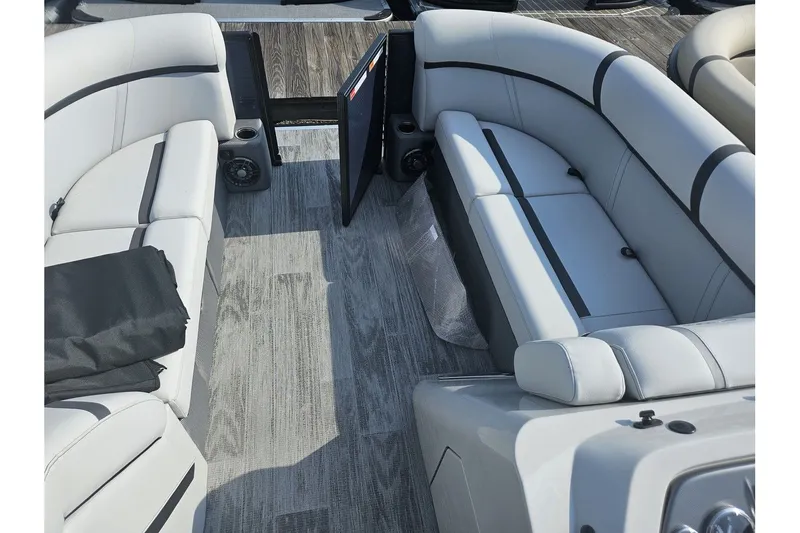 Slide: The Image of Crest Classic LX 220SLC CPT 2024 - 3