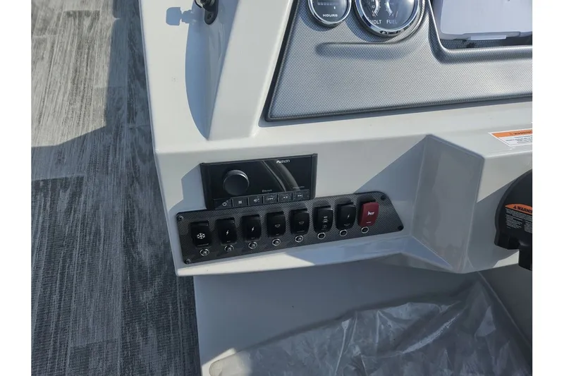 Slide: The Image of Crest Classic LX 220SLC CPT 2024 - 7