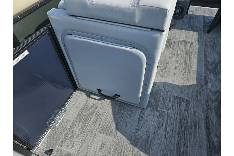 Slide: The Image of Crest Classic LX 220SLC CPT 2024 - 9