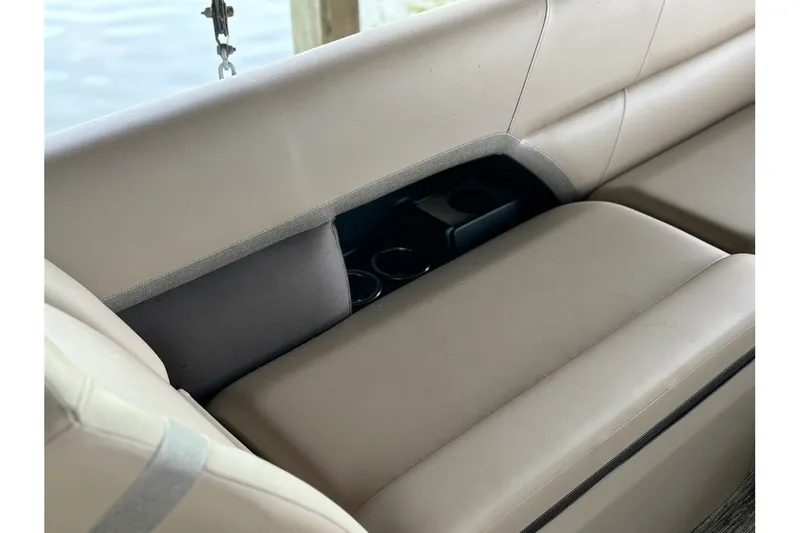 Slide: The Image of Crest Caribbean LX 250SLRC CP3 2024 - 8