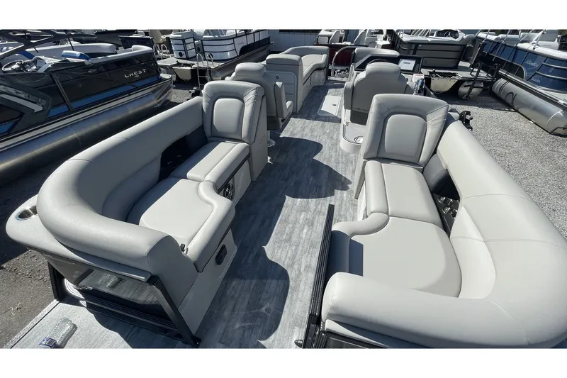 Slide: The Image of Crest Caribbean LX 250SLC CP3 2024 - 13