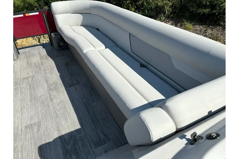 Slide: The Image of Crest CLASSIC FISH 220SF 2024 - 10